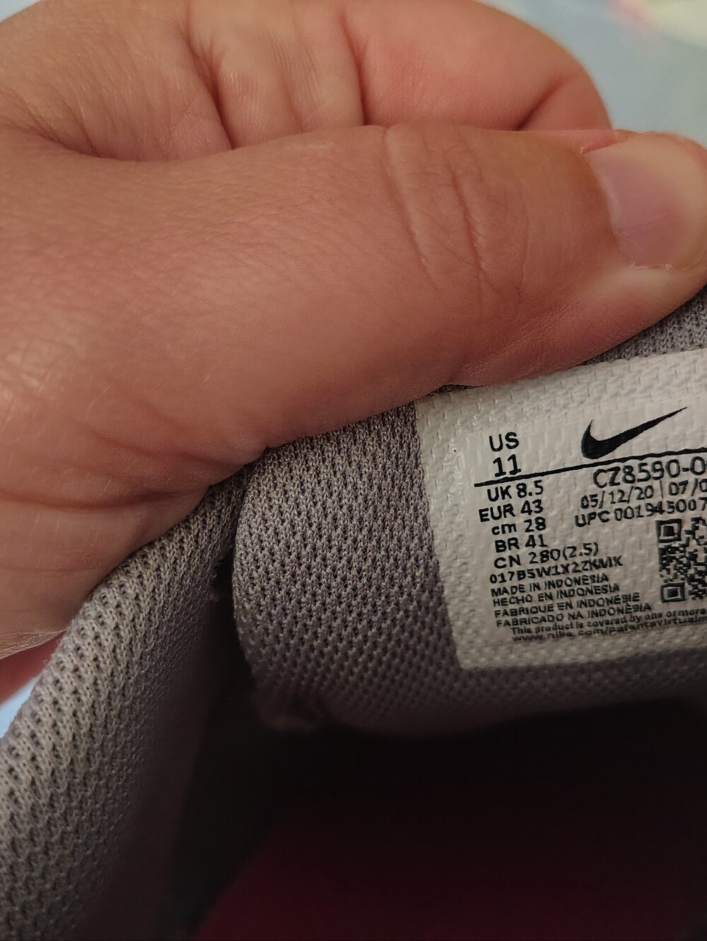 Women's Nike Sneakers - Picture 3 of 3